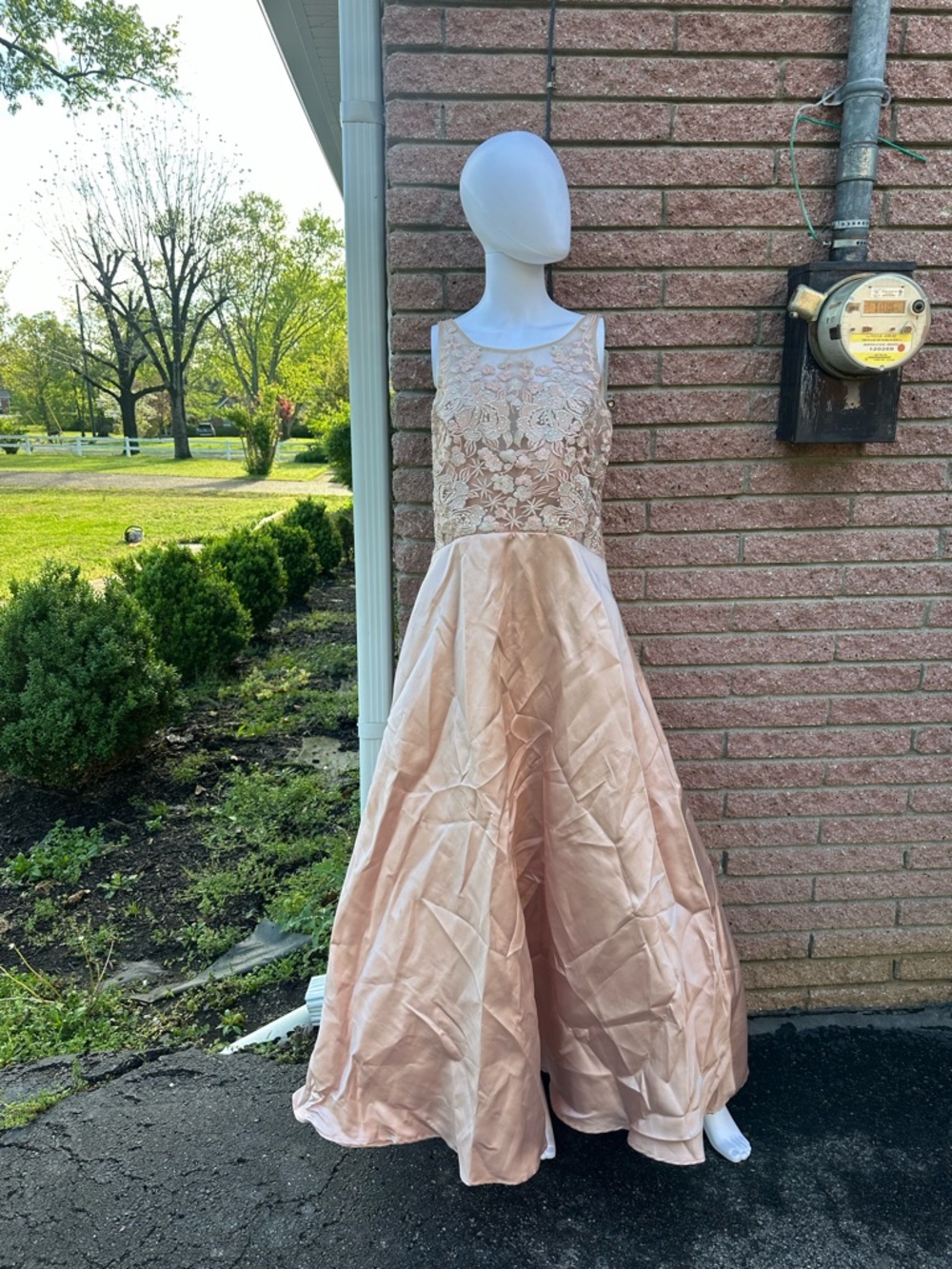 Jodi Kristopher Embroidered Sleeveless Peach Formal Dress